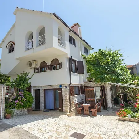 In Okrug Gornji 6132 شقة تروغير